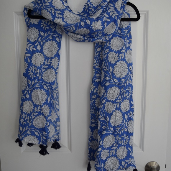 Spring Scarf - Picture 1 of 3